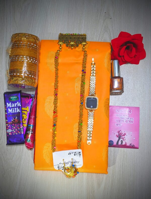 Elegant Saree Gift Combo Set – Perfect Gift Combo for Your Loved Ones!