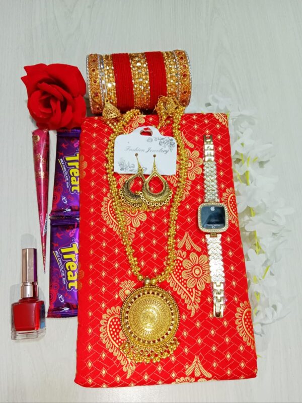 Elegant Saree Gift Combo Set – Perfect Gift Combo for Your Loved Ones!